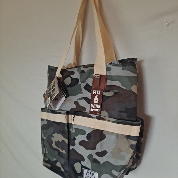 Accorn Street Insulated 6 Bottle Wine Cooler with shoulder strap - Picture 1 of 6